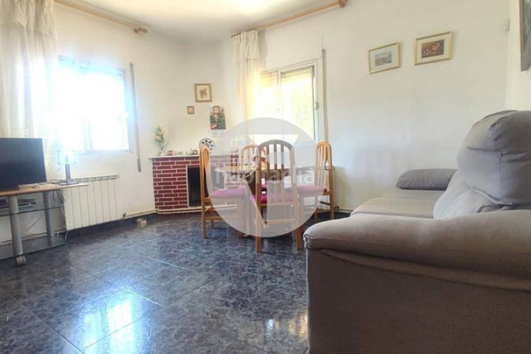 Casa encantadora casa independiente en Can Parellada, perfecta para dos familias en Terrassa