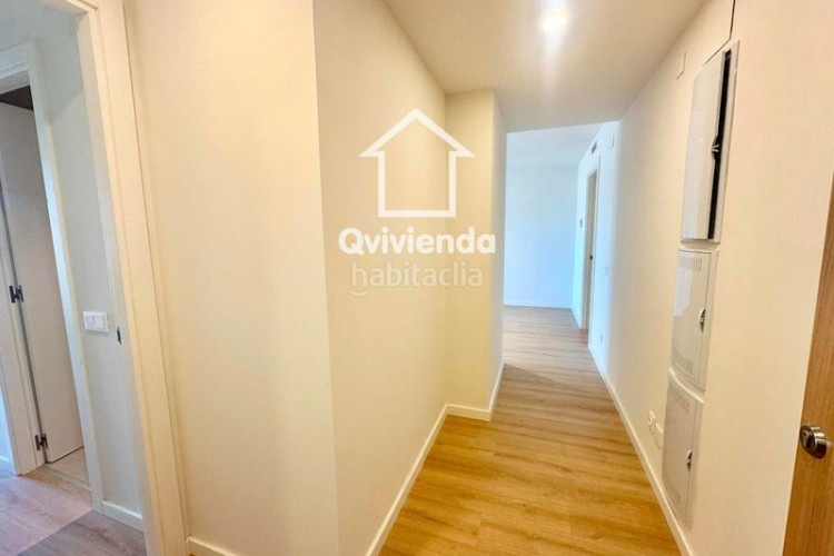 Piso  de 3 habitaciones con balcón en rbla francesc macià en Terrassa