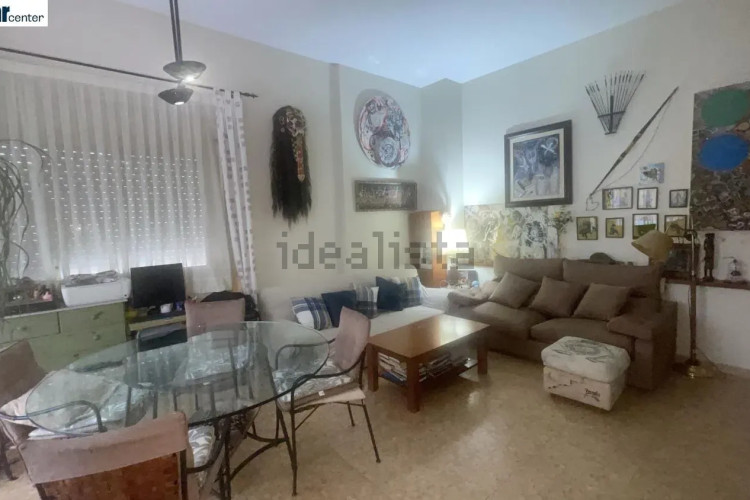 Piso en plaza del Mestre Serrat