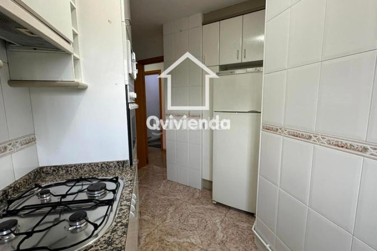 Piso  en planta baja de 3 habitaciones, todo exterior, La Cogullada en Terrassa