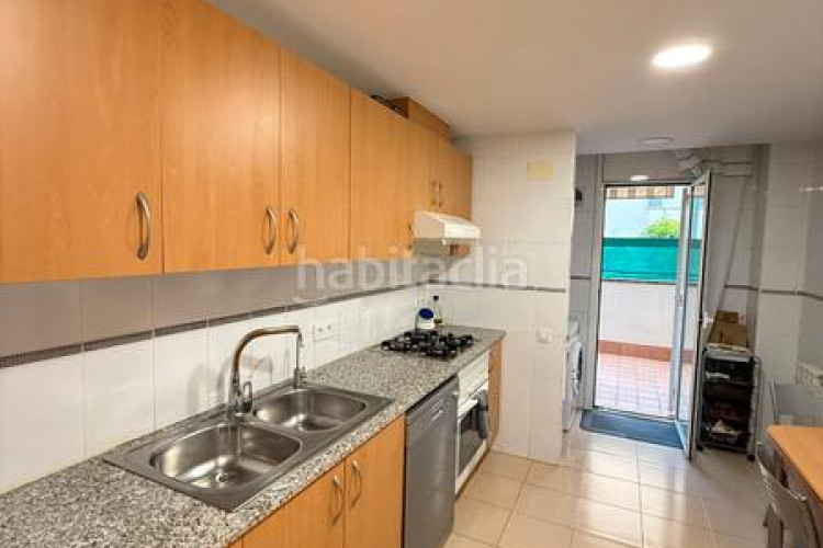 Piso planta baja con terraza - parking incluido en Terrassa