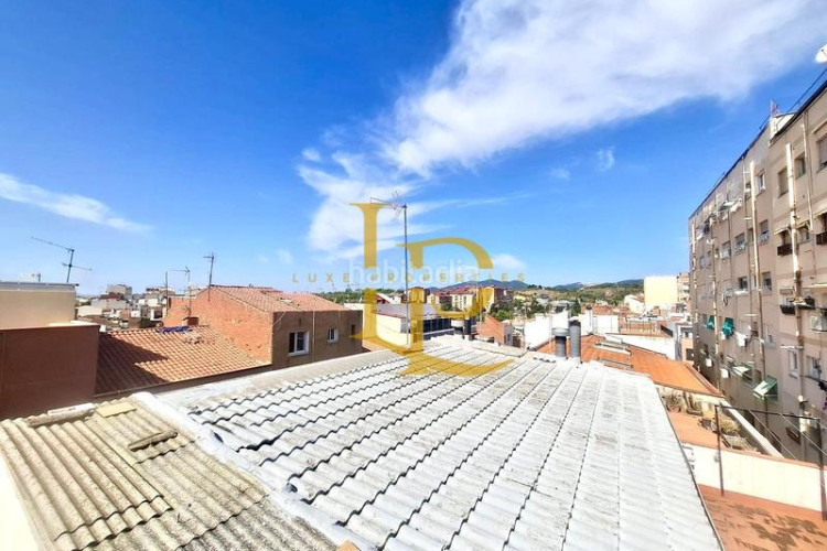 Ático en venta ático de tres habitaciones y amplias terrazas con vistas panoramicas en Terrassa