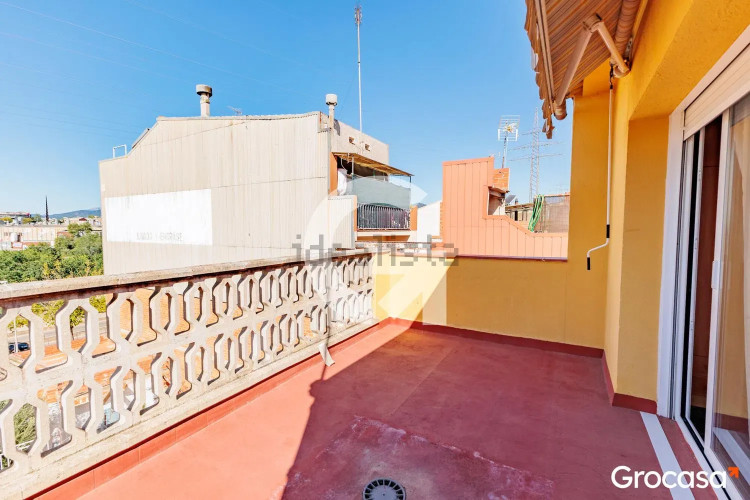 Casa independiente en calle de la Pineda