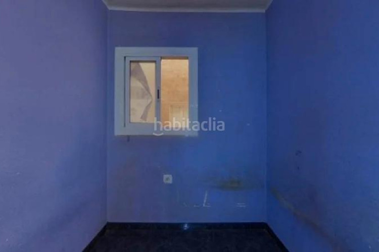Piso errassa (barcelona). "okupado" (no se puede visitar ni hipotecar). en Terrassa
