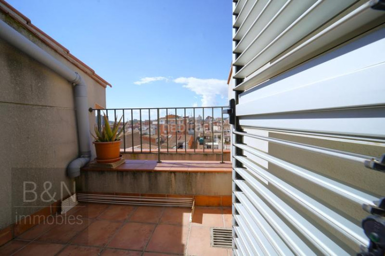 Dúplex impresionante dúplex de 4 dormitorios con 3 salidas al exterior espaciosidad y luz natural en cada rincón en Terrassa
