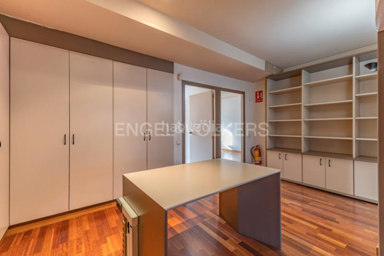 Apartamento gran oportunidad para crear tu hogar en el centro 131m2 en Terrassa