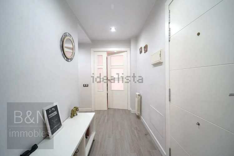 Una vivienda reformada con encanto, dos balcones y plaza de parking