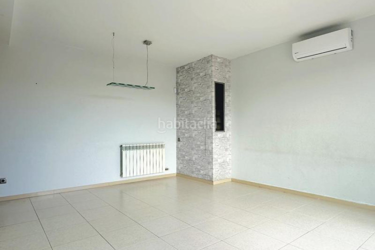 Ático atico seminuevo de 102 m2 con terraza de 53 m2 a pie de comedor con parquing y tratero incluidos en avenida madrid tocando estacio en Terrassa