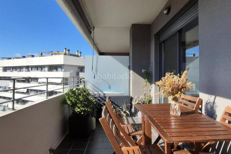 Piso edifici blau cel 3 hab amb 12 m2 sud al costat estacio est en Terrassa