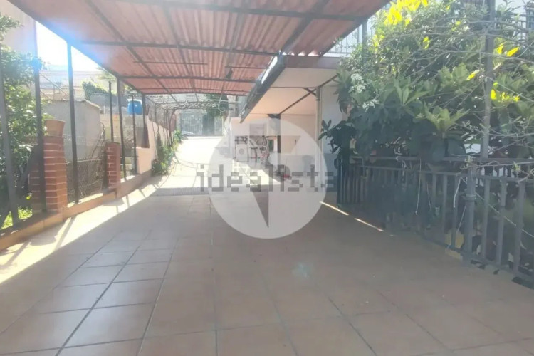 Casa independiente en calle del Camerun