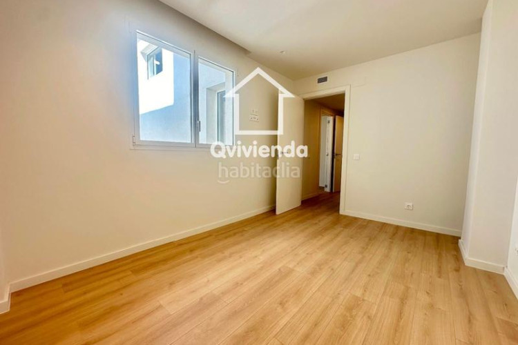 Piso  de 3 habitaciones con balcón en rbla francesc macià en Terrassa