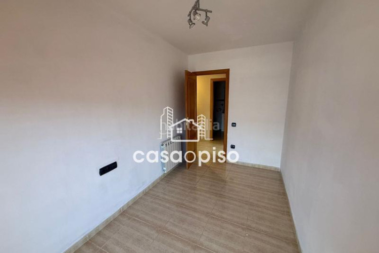 Piso amplio piso reformado en Can Roca. 3 dormitorios, 2 baños y terraza de 12 m. vistas espectaculares. ideal para tu familia. no lo d en Terrassa