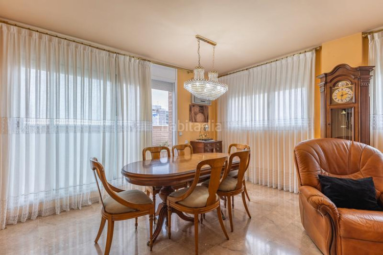 Ático  dúplex con terrazas y vistas panorámicas a un paso del centro , plaza de parking incluida en Terrassa