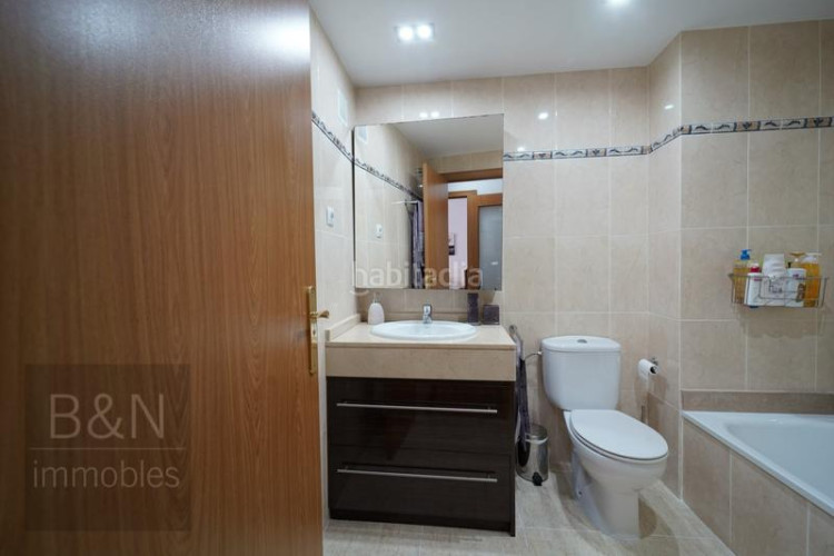 Piso te vas a enamorar de su carácter! amplio, luminoso, con zona comunitaria y plaza de párquing con trastero en Terrassa
