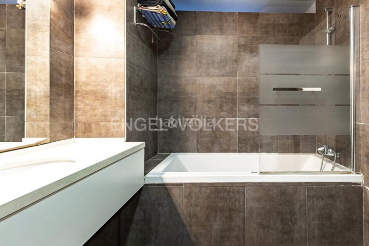 Casa espectacular casa adosada con 2 plazas de garaje en Terrassa