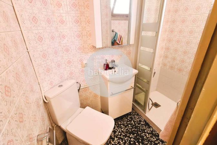 Piso descubre este piso funcional y con mucho potencial! en Terrassa