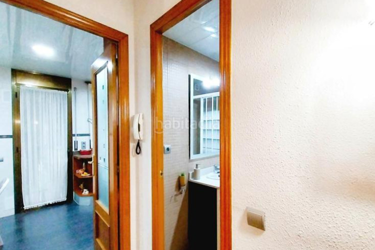 Casa magnifica unifamiliar de 230 m2 con garaje 3 coches, 3 grandes dormitorios, especatcular estudio 55 m2 y patio en Terrassa