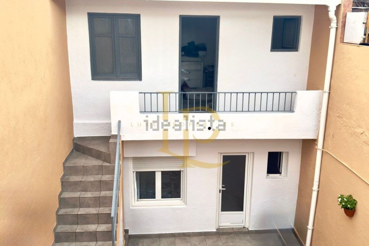 Chalet adosado en venta en Calle de Solsona