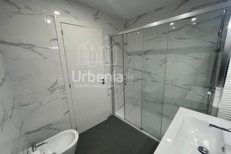 Dúplex duplex tercera planta, 4 habitaciones y con terrazas en Terrassa