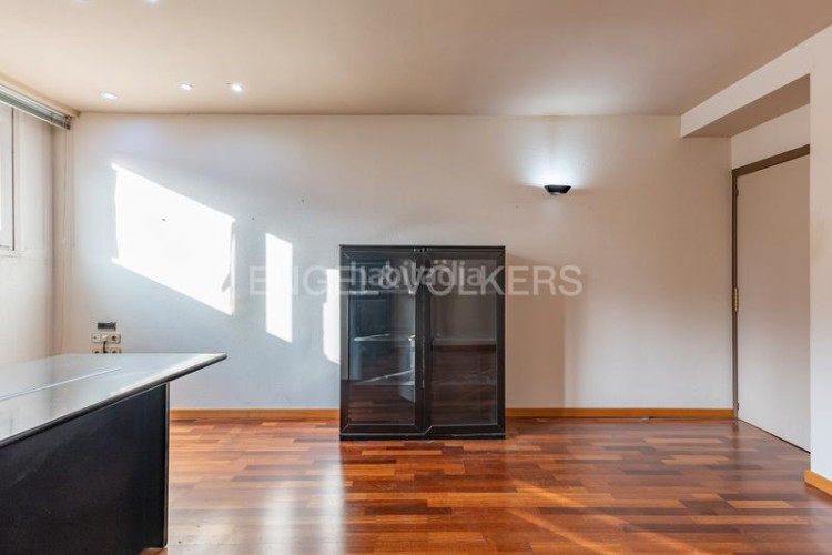 Apartamento gran oportunidad para crear tu hogar en el centro 131m2 en Terrassa