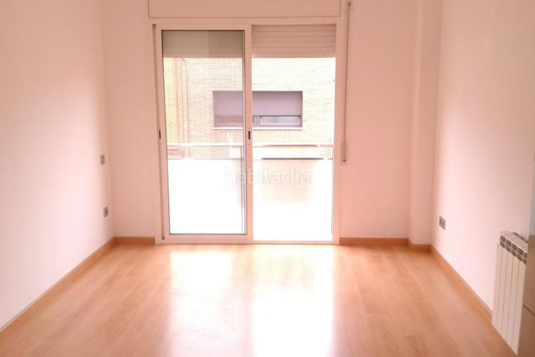 Piso acogedor piso de 1 dormitorio en venta, con cocina americana, terraza acristalada y parking. ideal para disfrutar de comodidad y e en Terrassa