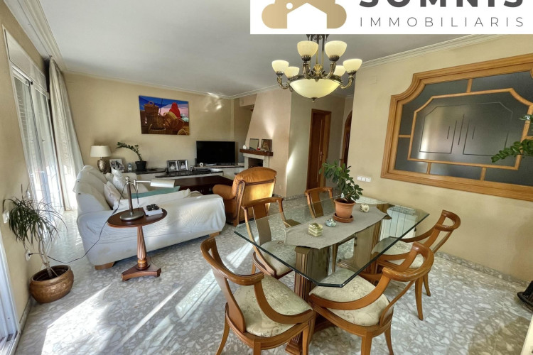 Les Arenes - La Gru00EDpia  Can Montllor