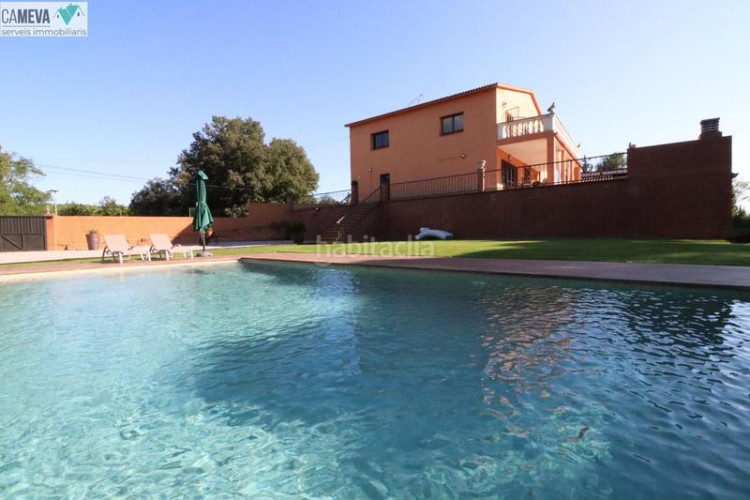 Casa única e impresionante finca a 4 vientos con piscina y jardin en Terrassa