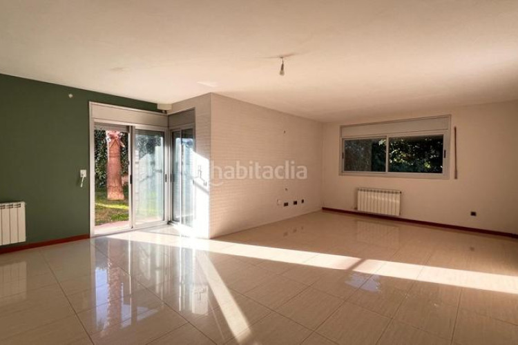 Chalet casa con piscina y vistas en zona residencial en Terrassa