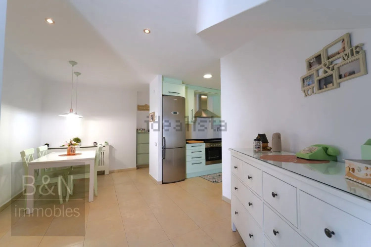 ¡Bienvenido al hogar de tus sueños! Este exclusivo dúplex es mucho más que una vivienda.