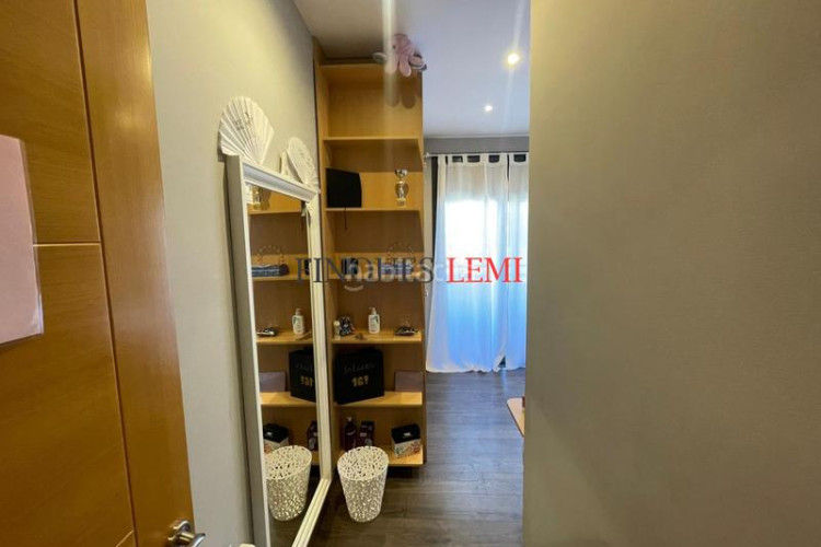 Piso dúplex de lujo con ascensor, terraza y acabados premium en Terrassa