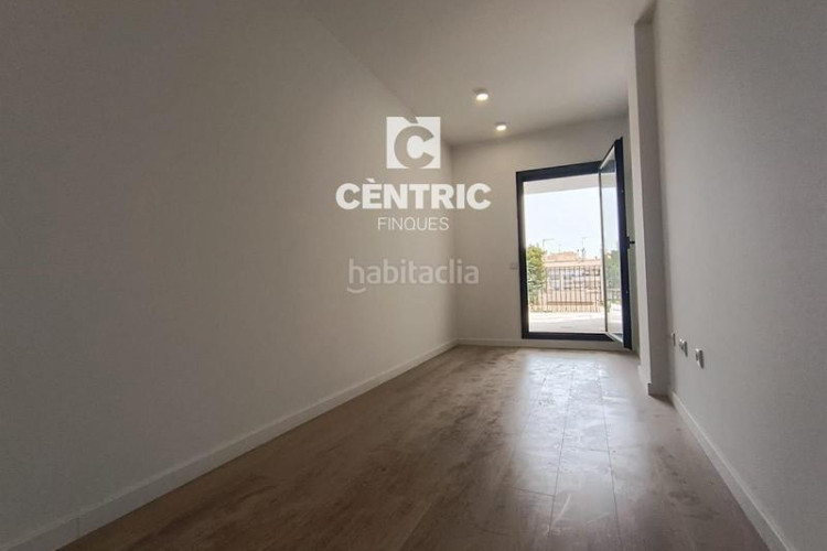 Piso dúplex tercera planta, 4 habitaciones y con terrazas en Terrassa