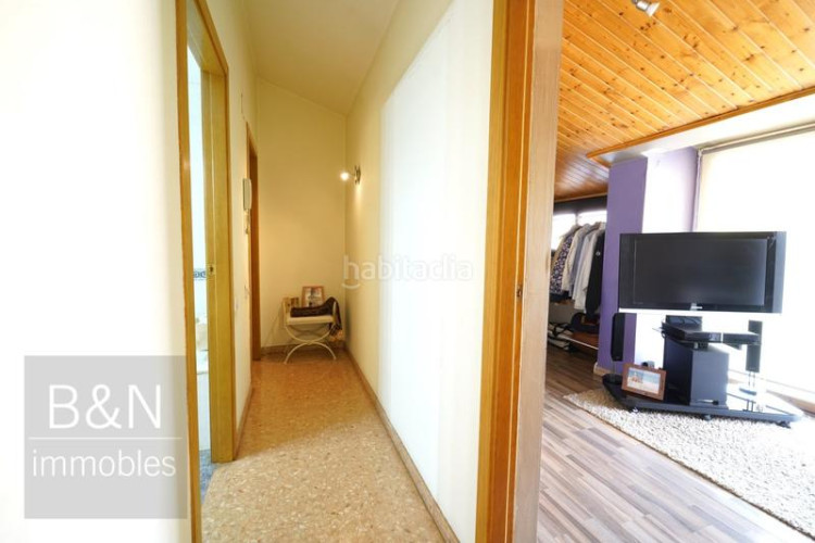Dúplex un hogar con espacios amplios, una espectacular terraza, balcón y tres dormitorios en Terrassa