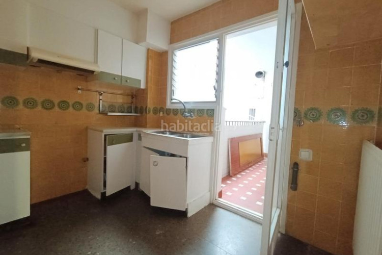 Piso zona de Can Boada. piso de 4habs. + 2lav. + balcó. necessita reforma en Terrassa