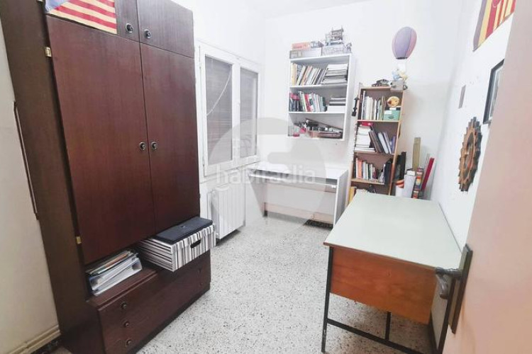 Piso amplio piso de 130 m con grandes posibilidades junto a plaza cataluña en Terrassa