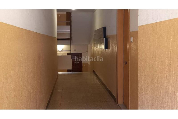 Piso  en la calle olot en Les Arenes - La Grípia - Can Montllor Terrassa