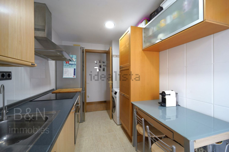 ¡Te vas a enamorar de su carácter! Amplio, luminoso, con zona comunitaria, párquing y trastero.