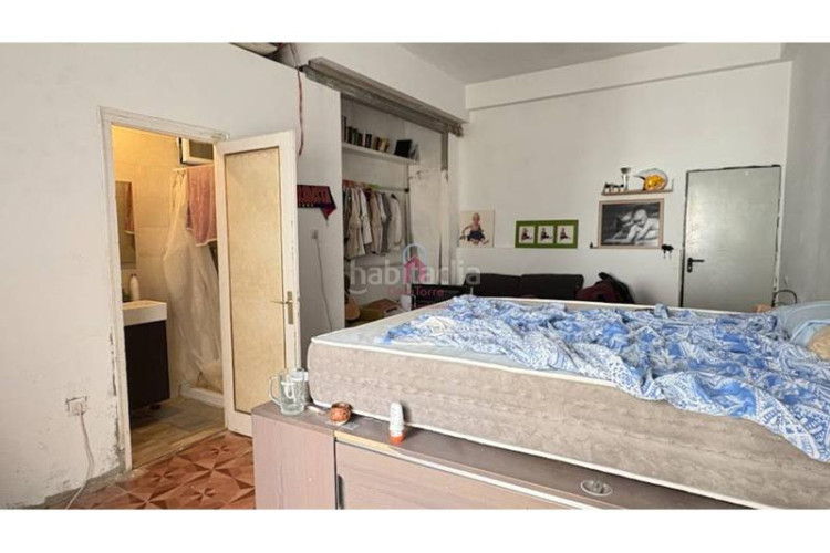 Casa pareada casa en en venta ca naurell de 210m construidos con salida a patio, dos terrazas y garaje. en Terrassa