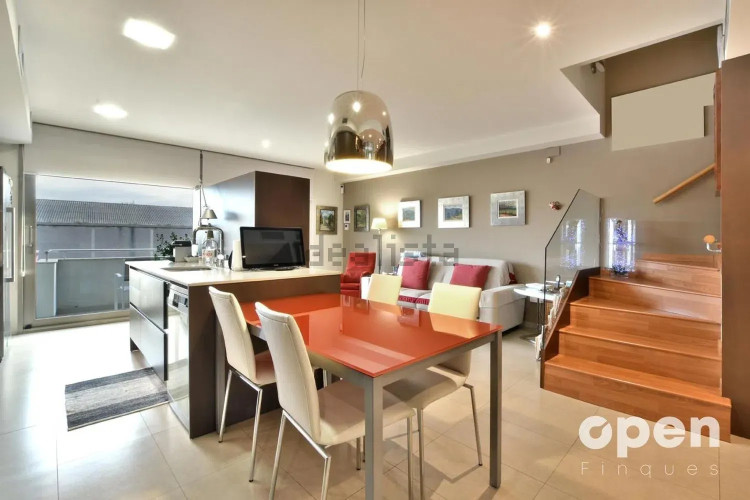 Chalet adosado en calle de la Poetessa Caparà