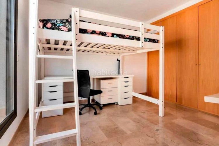 Dúplex en carrer de miquel vives 5 exclusivo duplex: salón-comedor, cocina, 4 habitaciones, 3 baños, terraza, pk y trastero en Terrassa