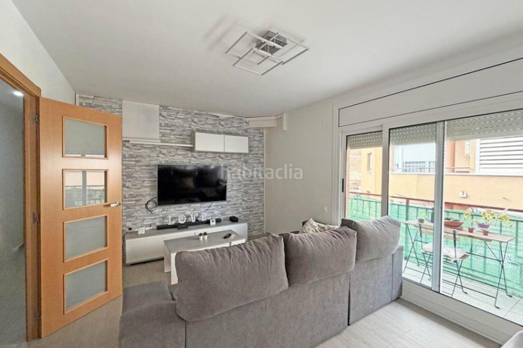 Ático fantástico atico en Can Palet, cerca del parque de vallparadis. 4 habitaciones. balcón. en Terrassa