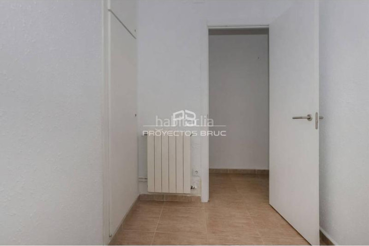Piso  de 3 habitaciones cerca de la estación tren infórmese en Terrassa