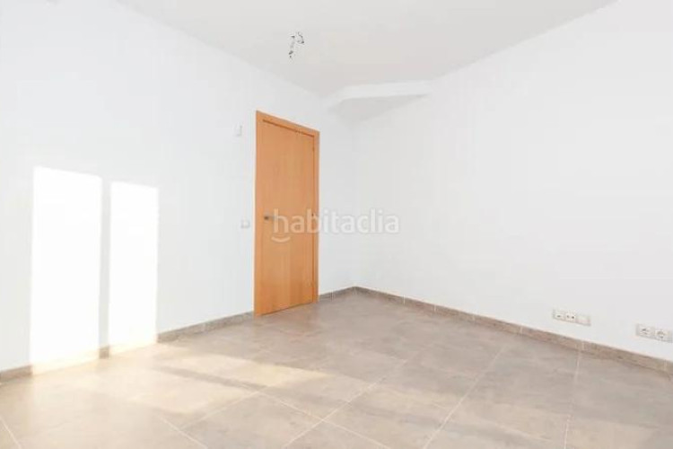 Piso (barcelona). "okupado" (no se puede visitar ni hipotecar). en Terrassa