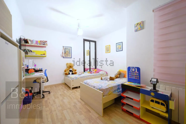 EN EL CENTRO DE TERRASSA CON TERRAZA DE 20 m² Y A UN PASO DEL PARC VALLPARADÍS