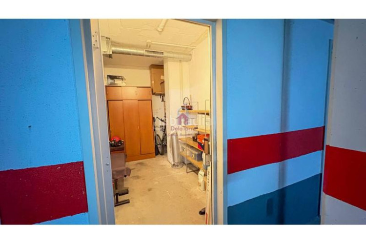 Piso  en venta con balcón a pie de comedor, parking y trastero, listo para entrar a vivir! en Terrassa