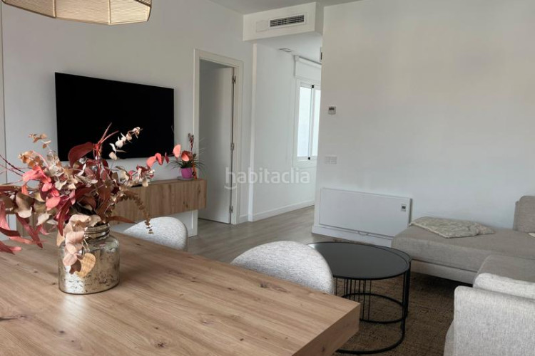 Piso en carrer de topete 52 precioso piso muy luminoso en inmejorable ubicación: consta de un salón-comedor, cocina, 3 habitaciones, baño, aseo, balcón y tra. en Terrassa