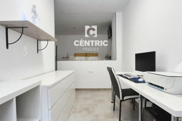Piso planta baja seminueva de 3 hab con patio 60 m2 sur en francesc macia en Terrassa