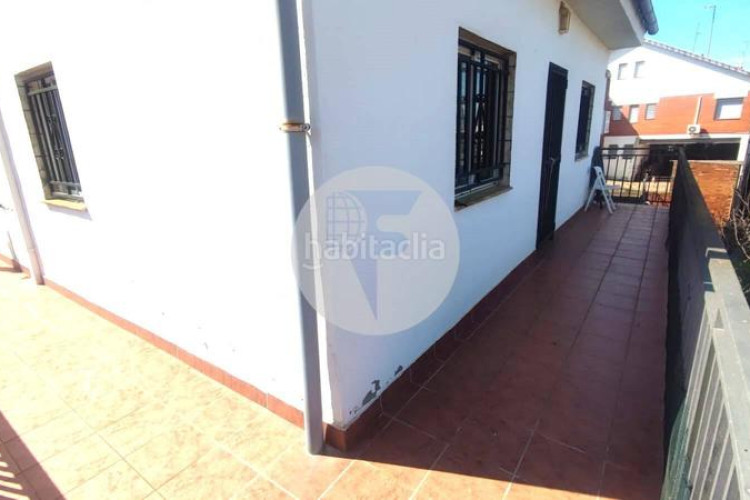 Casa encantadora casa independiente en Can Parellada, perfecta para dos familias en Terrassa