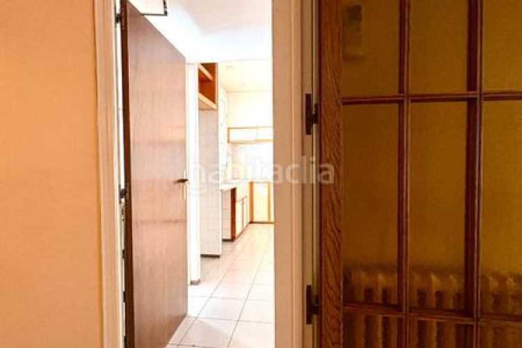 Piso  señorial único en pleno centro – 6 habitaciones, 3 baños, terraza de 200 m², parking incluido en Terrassa