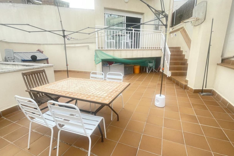 Plau00E7a del Mestre Serrat, Sant Pere