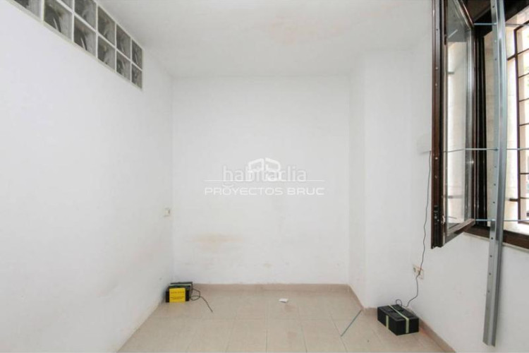 Piso  de 1 dormitorio, finca del 2006 en venta infórmese en Terrassa